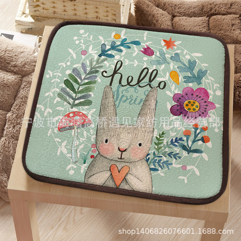 Кролик, шелковая подушка с грибочками-гвоздиками