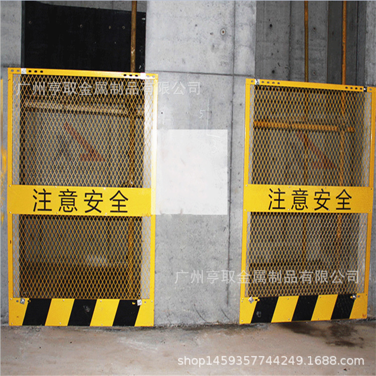 广东厂家大量生产建筑人货人防护门 电梯井口门 1.8x1.3米防护网