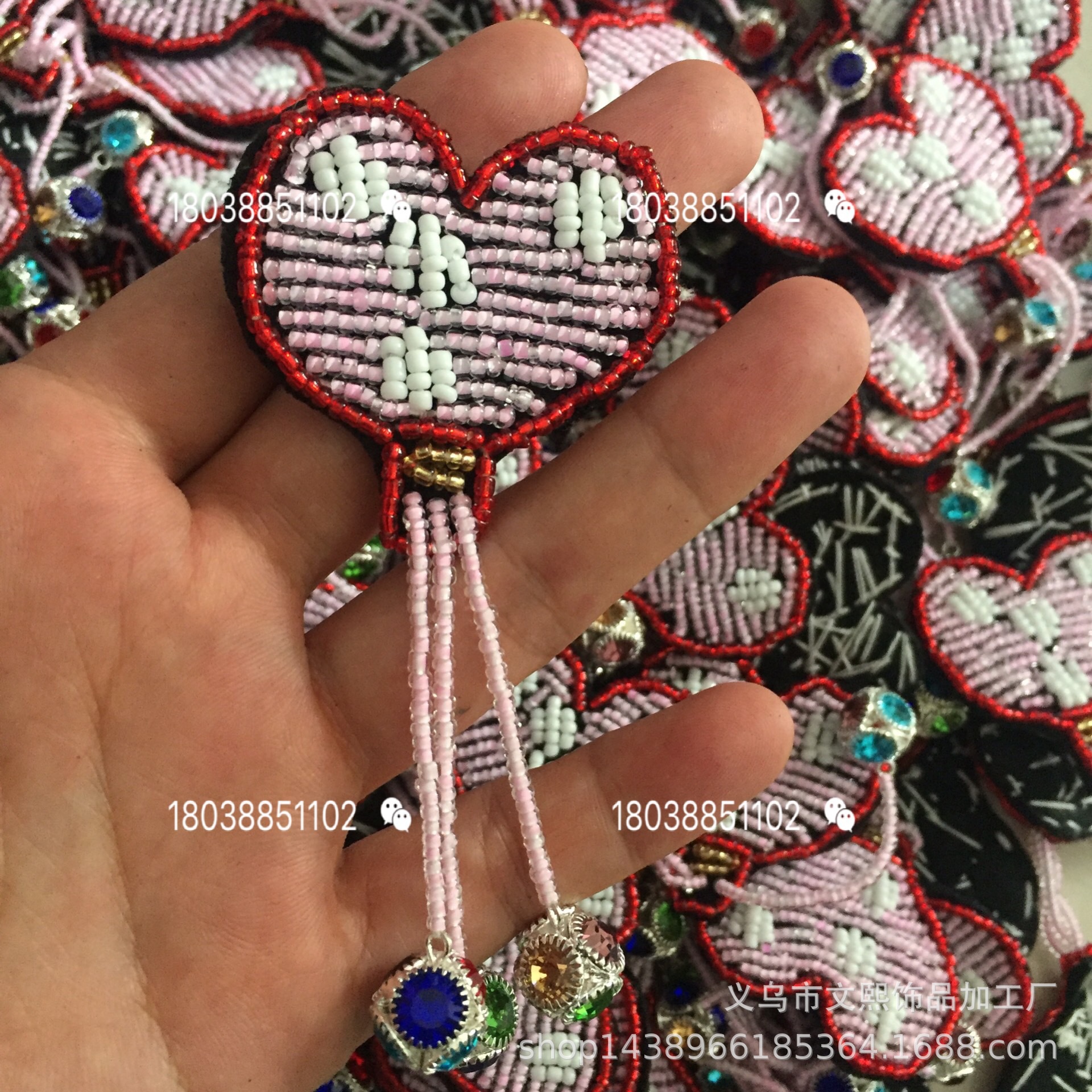 厂家供应订珠新款创意心形吊吊饰品 服装鞋帽包包饰品