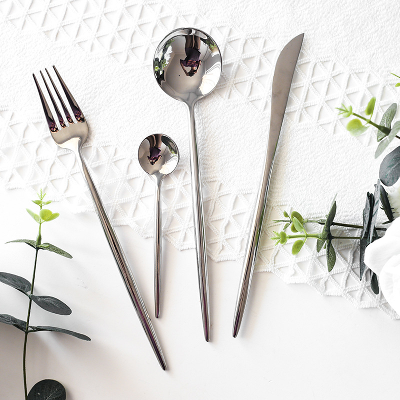 Cuchillo de carne occidental portugués, tenedor y cuchara de tres piezas conjunto 304 traje de acero inoxidable vajilla conjunto completo cuchara de oro