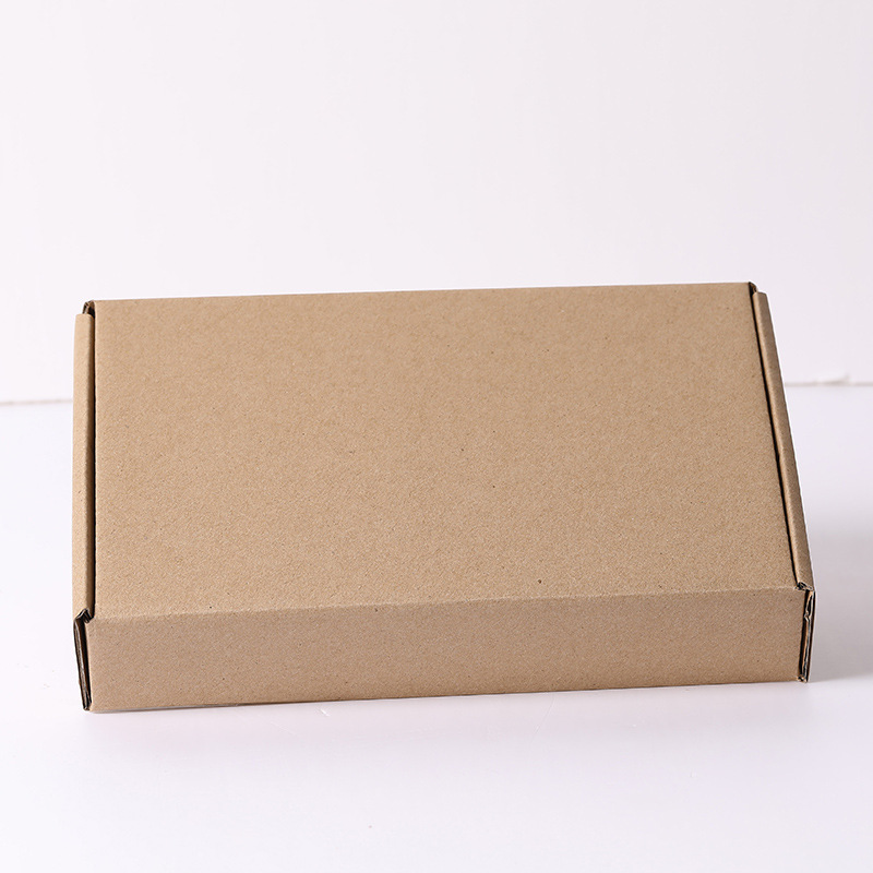Caja de embalaje de caja de máquina de avión transfronteriza de papel kraft extra duro y grueso de 3 capas Caja de ropa cuadrada corrugada en stock