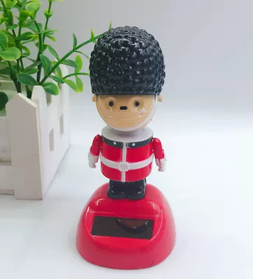 Solar shaking head doll car ornaments cartoon cactus car decoration jewelry creative gifts (Car ornaments) - 586105-soldier