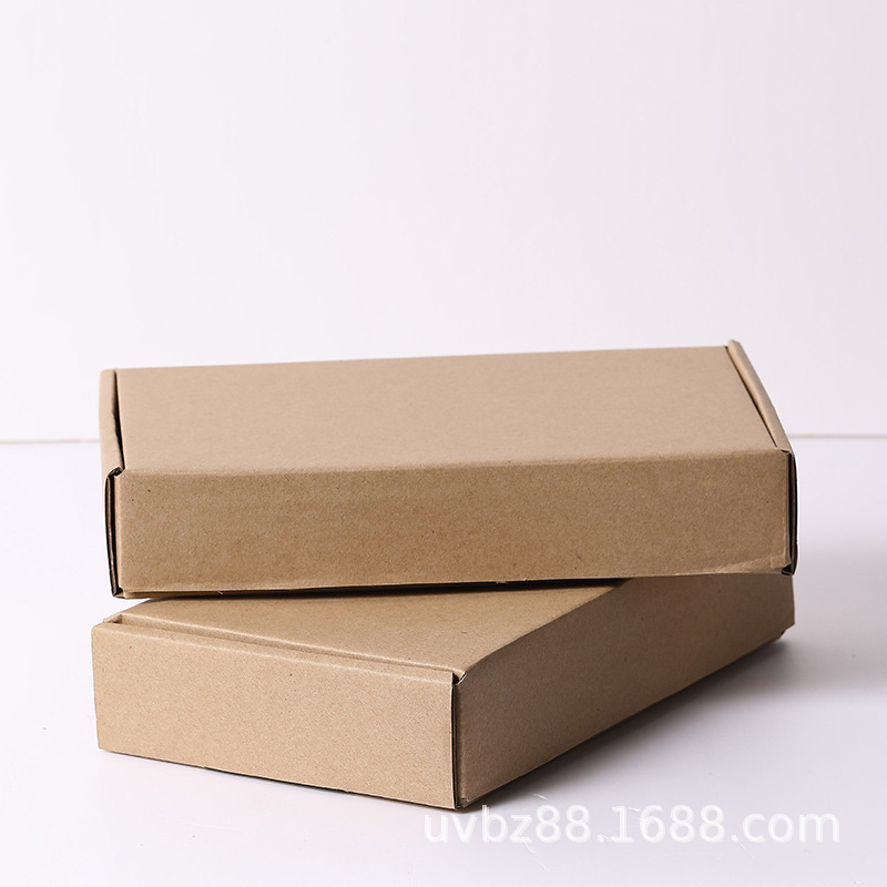 Caja de embalaje de caja de máquina de avión transfronteriza de papel kraft extra duro y grueso de 3 capas Caja de ropa cuadrada corrugada en stock