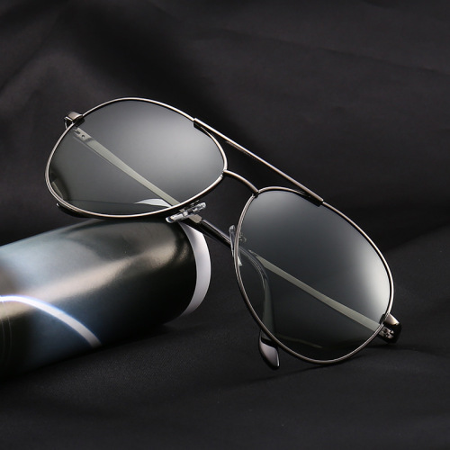 Photochromic lenses for men and women, day and night driving, light-sensitive smart automatic polarized sun glasses, frog-eye sunglasses