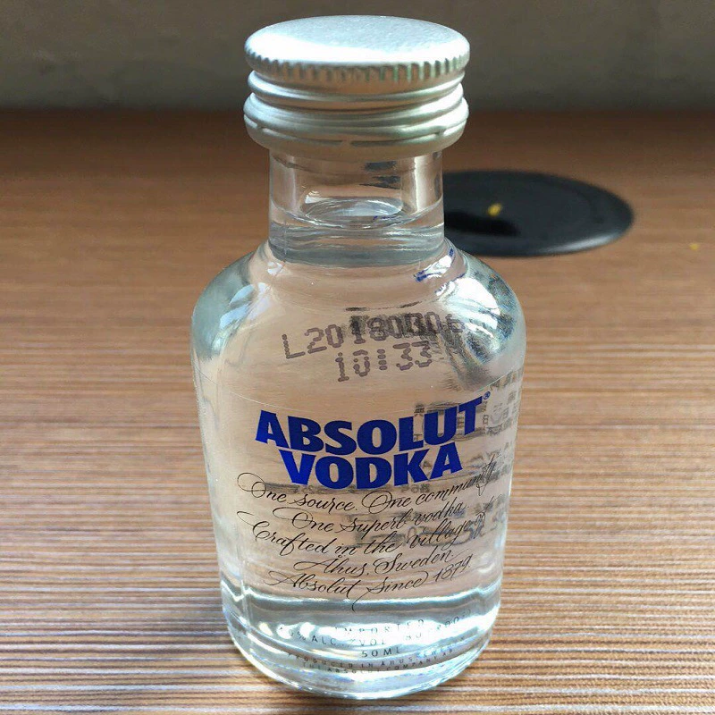 Миниатюрная ликерная наборка — Bacardi, Absolut, Chivas, Jameson и другие, ассорти 50 мл бутылок