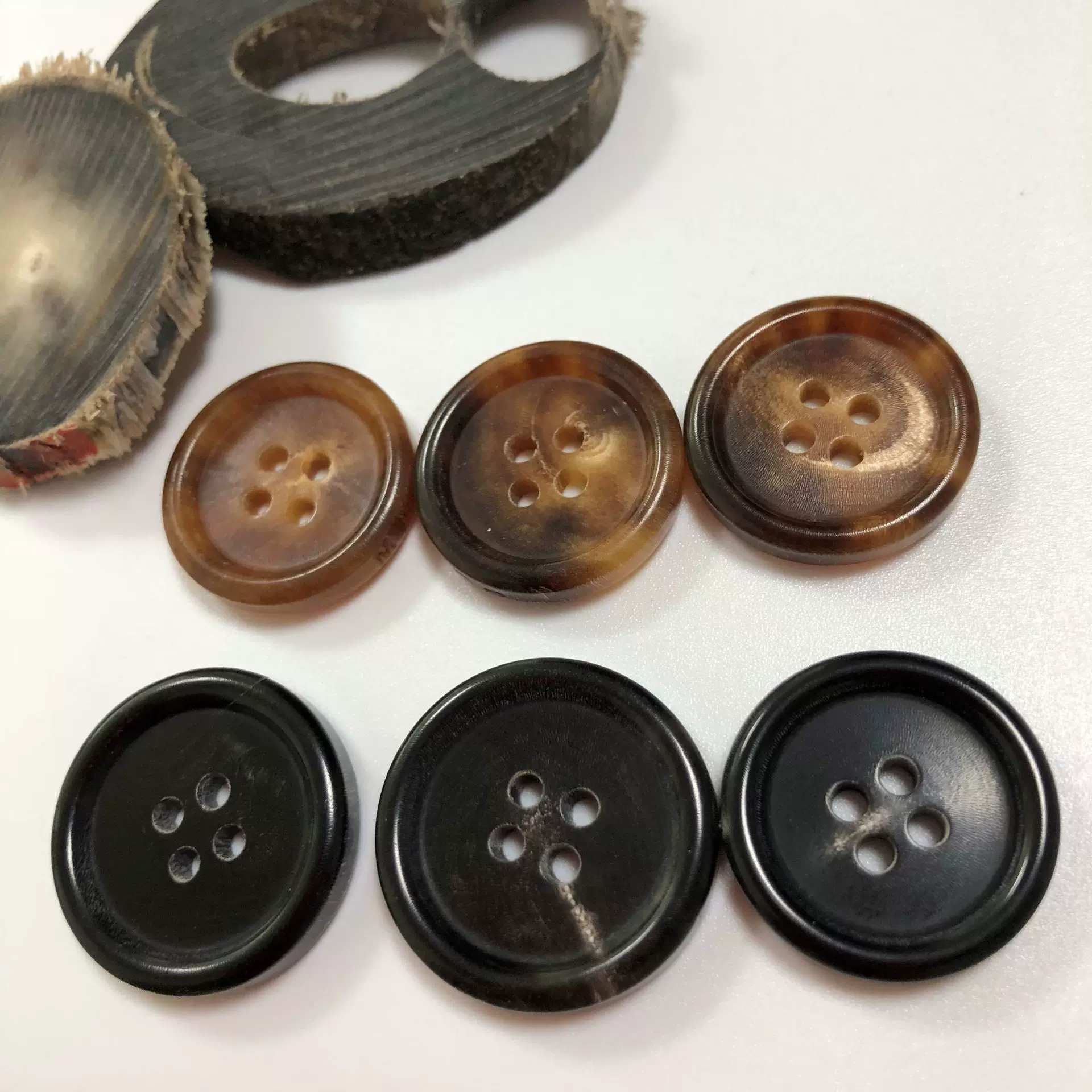 厂家直销天然真牛角扣高档西装四眼细边圆边牛角扣子毛呢大衣纽扣