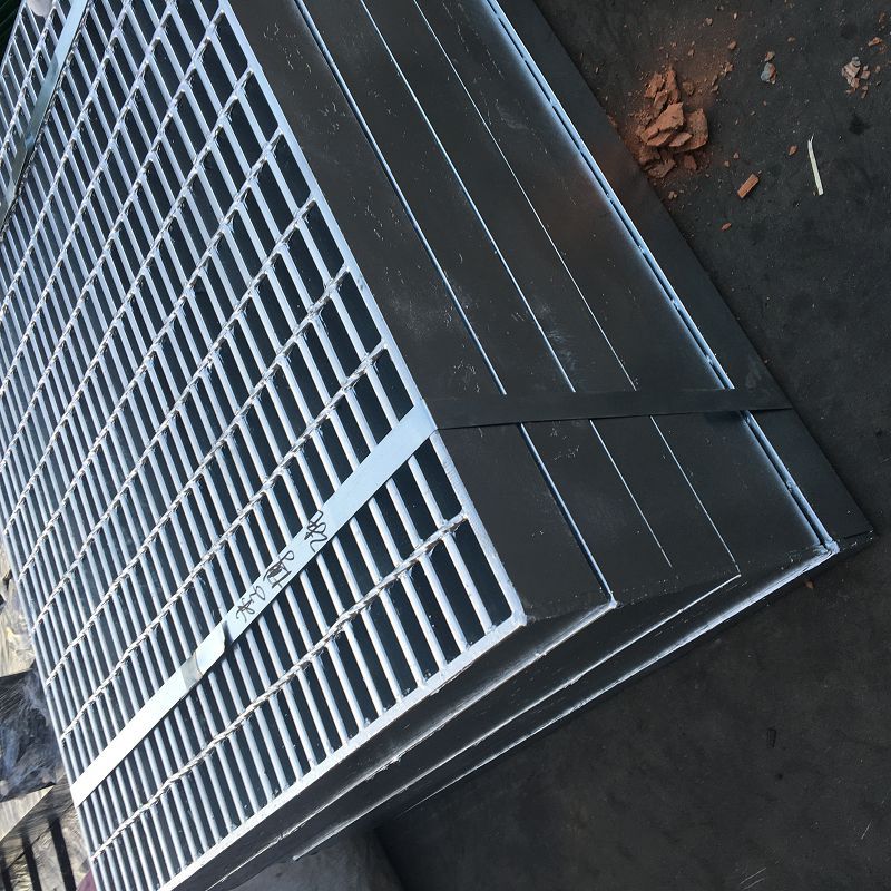 厂家出售热镀锌钢格板 平台踏步板 异形钢格栅 地沟盖板