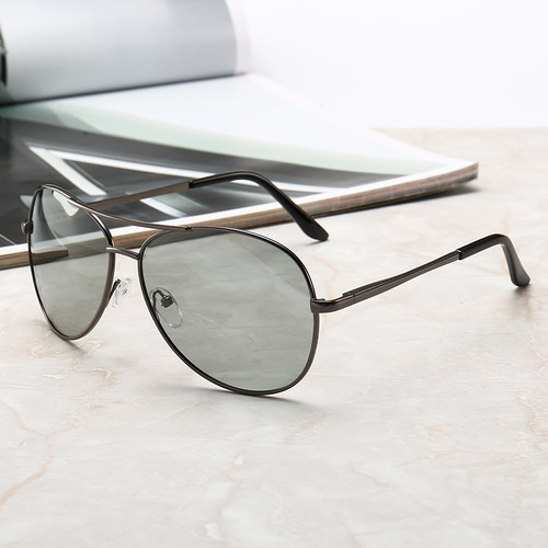Photochromic lenses for men and women, day and night driving, light-sensitive smart automatic polarized sun glasses, frog-eye sunglasses