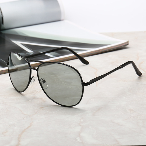 Photochromic lenses for men and women, day and night driving, light-sensitive smart automatic polarized sun glasses, frog-eye sunglasses