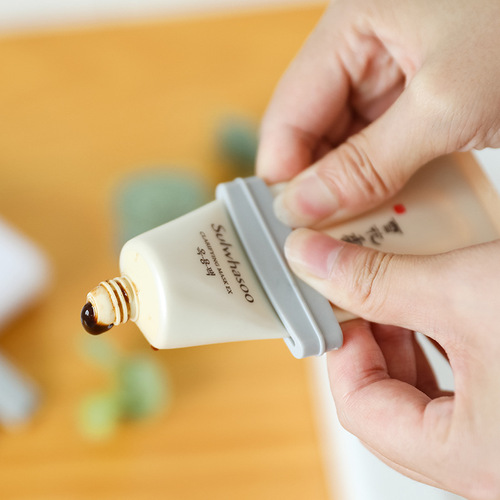 A2641 cartoon toothpaste squeezer Korean version manual toothpaste squeezer lazy cosmetics facial cleanser squeezer