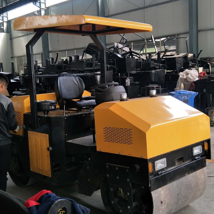 3吨座驾式振动柴油压路机腾宇机械厂家供应