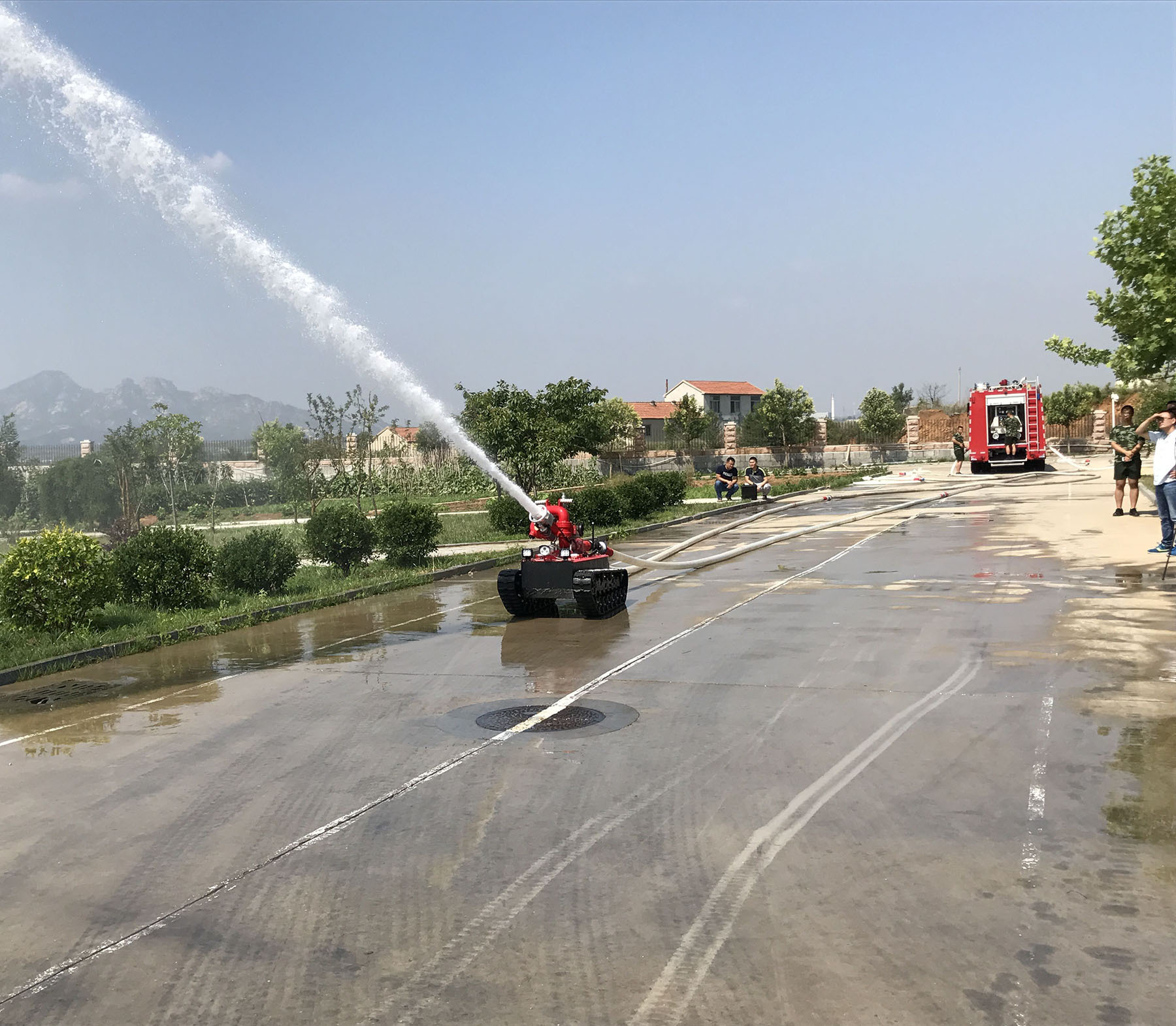 开发 油罐区 仓库 森林火灾 工业消防灭火机器人