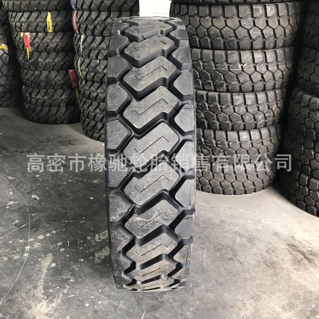 宽体车轮胎1300/1400R24/25矿用自卸车13.00/14.00R24/25