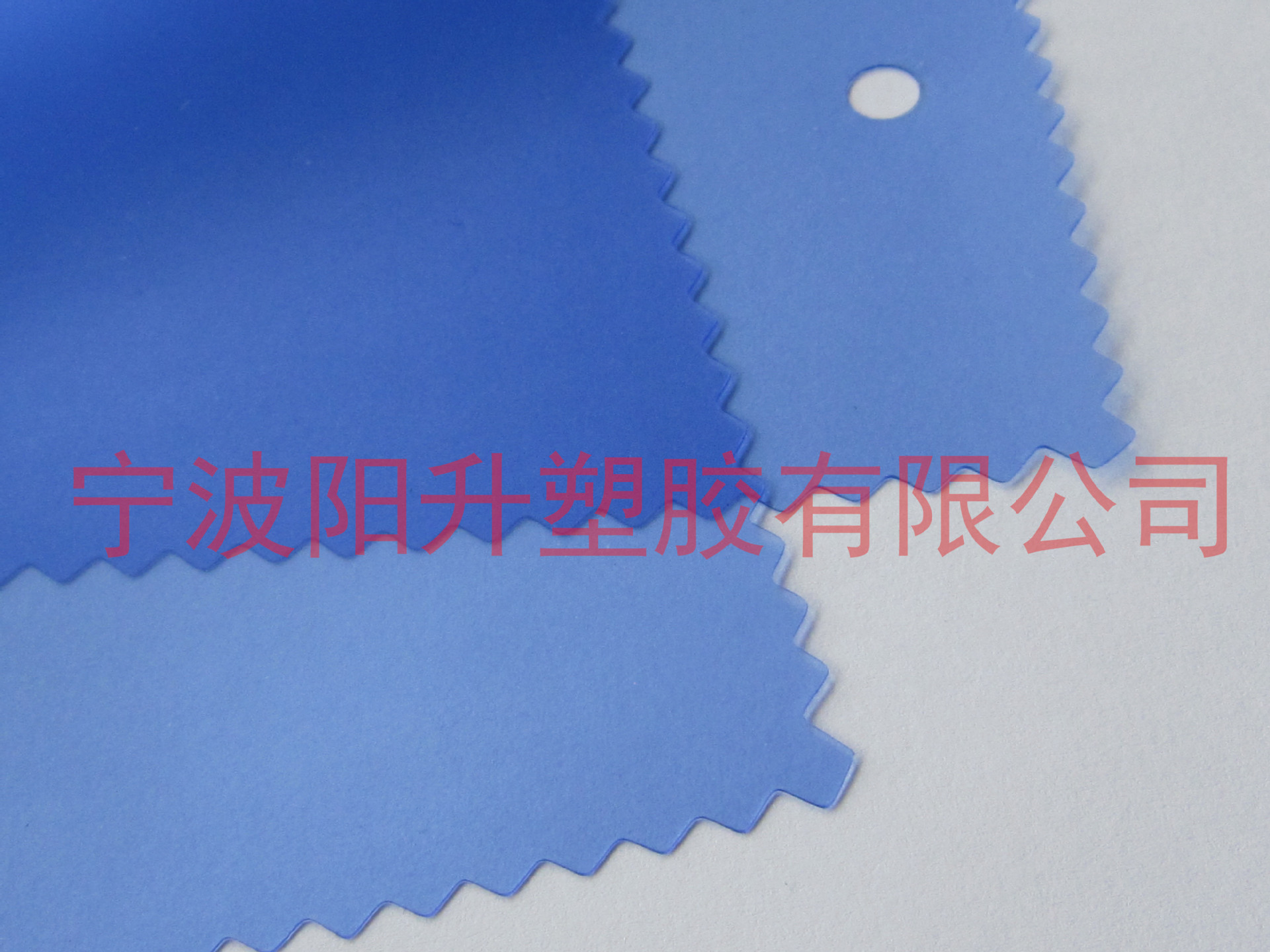 供应0.35mm PVC薄膜/雨衣膜PVC雨披面料蓝色塑料包装膜工厂