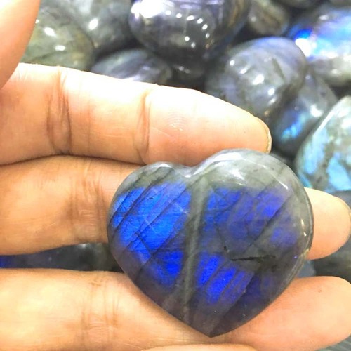Wholesale natural labradorite heart-shaped pendant raw stone blue colored light punchable pendant jewelry accessories moonstone love heart