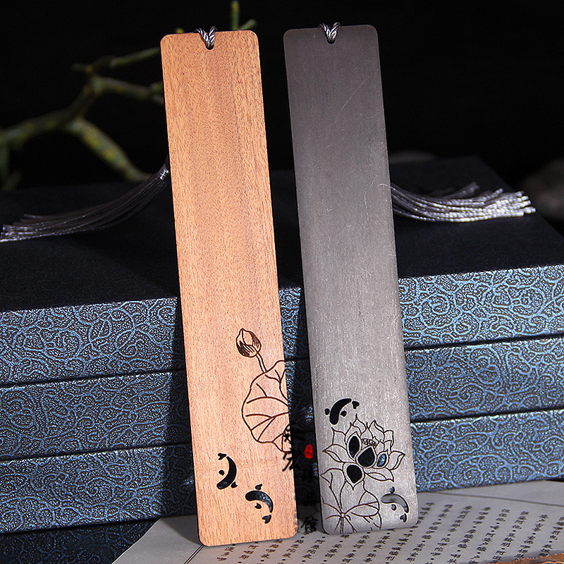 Sandalwood lotus pond moonlight bookmark Chinese style mahogany hollow lotus book signature literary style small fresh bookmark can be engraved