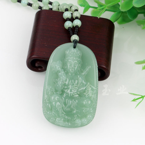 Aventurine sweater chain Aventurine Guanyin Buddha necklace Longguan Gong Golden Toad Pixiu light green necklace