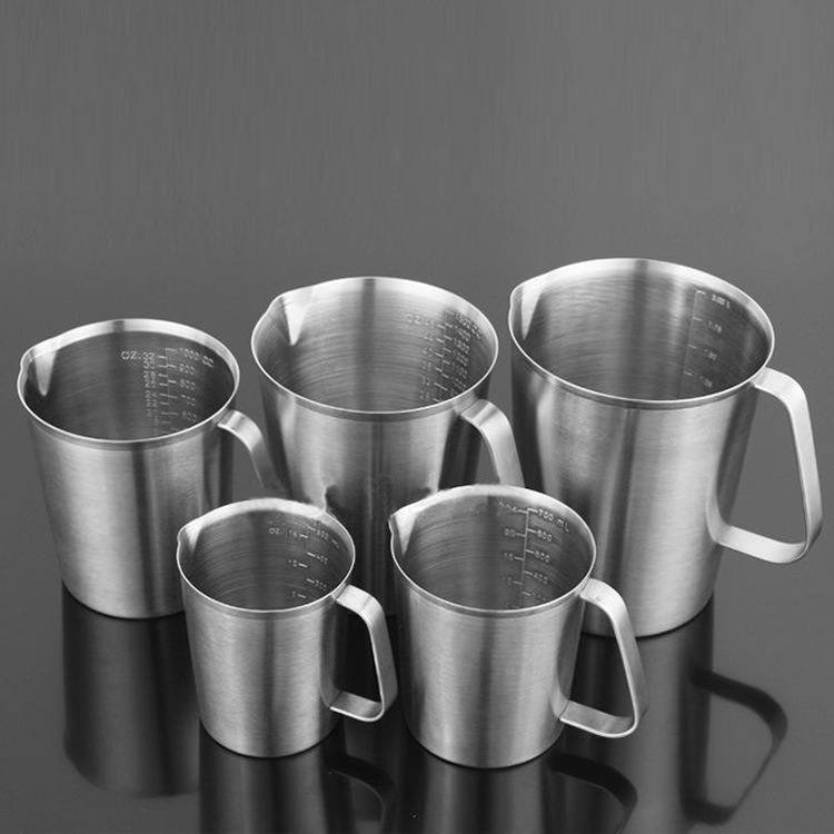 Factory direct thick 304 scale stainless steel measuring cup tea milk tea coffee measuring cup with scale baking utensils