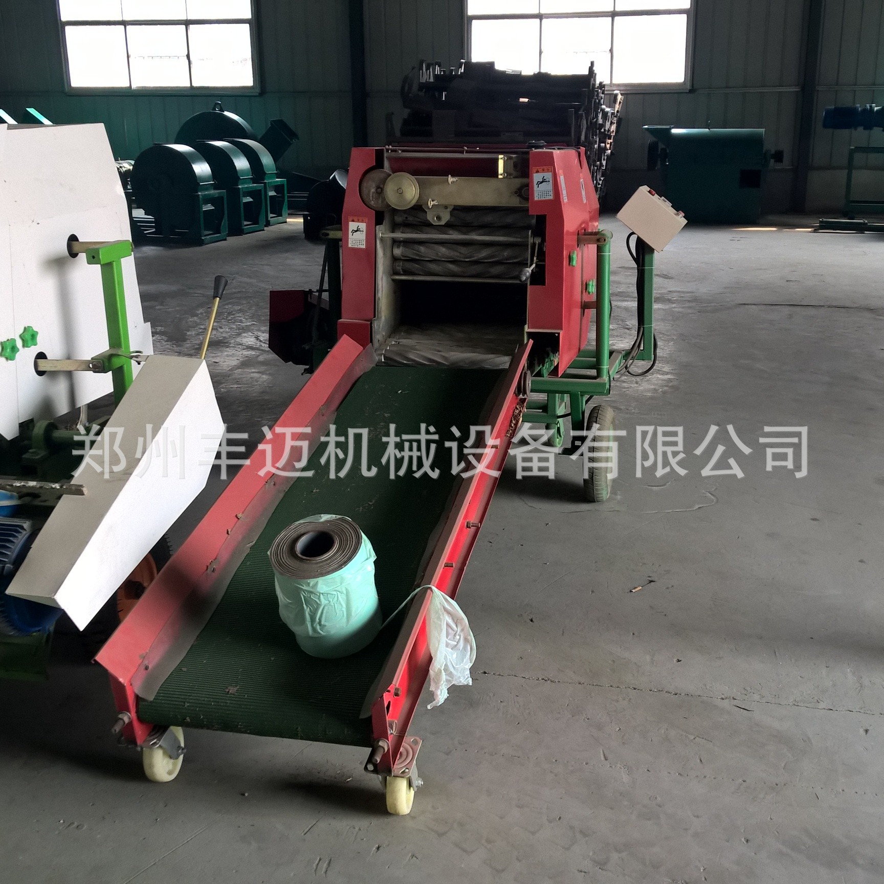 青麦秸秆小型打捆机 自动式饲料打捆包膜一体机 青储秸秆打包机