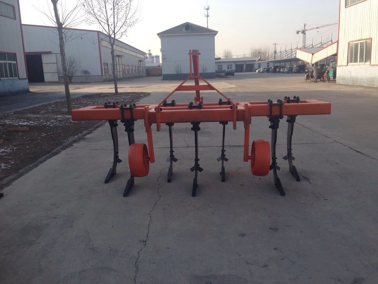 45#钢热处理深松机   直面铲深松机   曲面铲深松机   深耕机