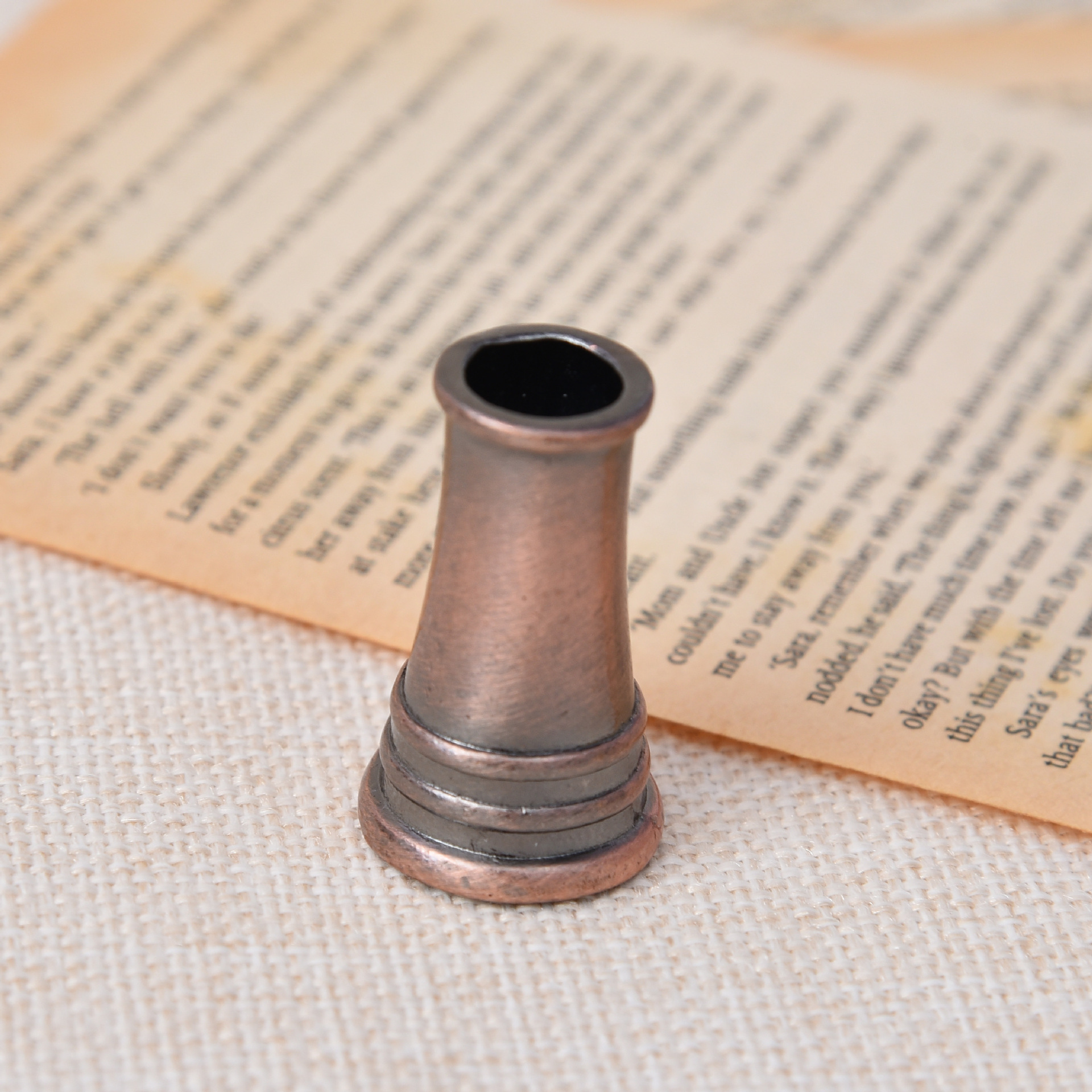 Pluma pluma tallada DIP tinta titular de la pluma exquisita venta al por mayor de metal redondo base pluma accesorios de regalo de Navidad