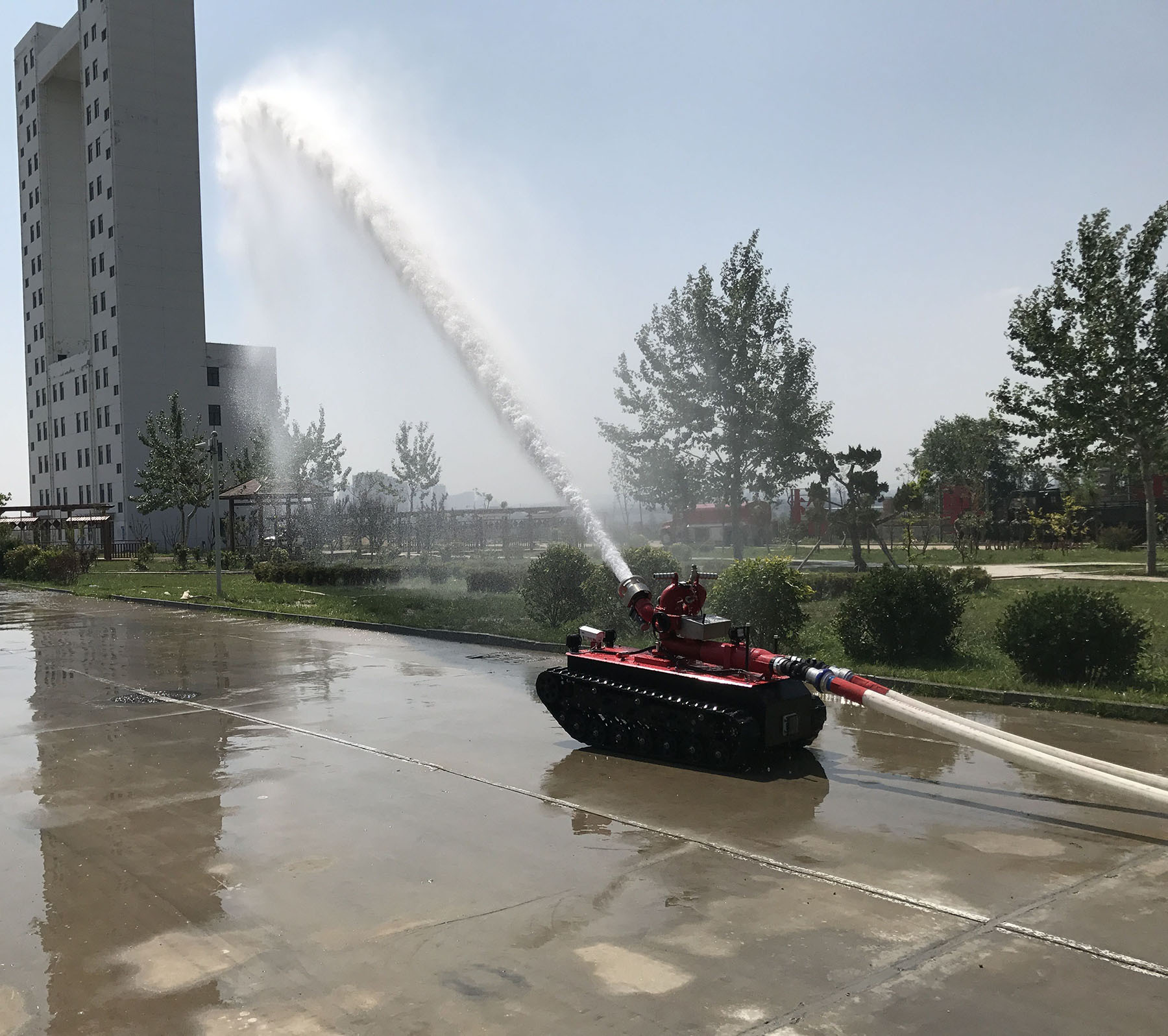 开发 无线遥控 智能消防机器人 工业消防灭火机器人