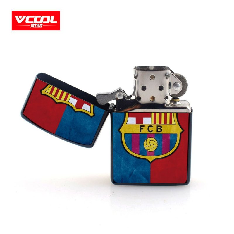 ヨーロッパのサッカーチームのライター、レトロでクリエイティブな個性的な灯油金属製クラブライター、デザインパターンのカスタマイズに対応|undefined