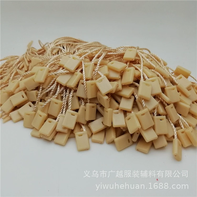 Поставка оптом обычная универсальная подвесная веревка висит зерно черно-белая бирка для одежды веревка пластик высокое качество квадратное подвесное зерно