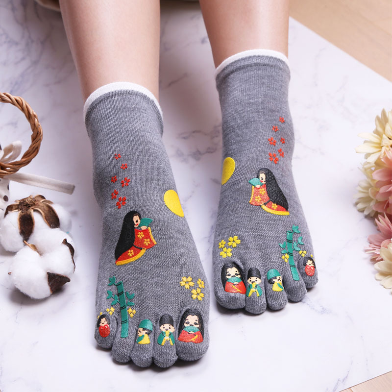 Amazon new women's socks cartoon five-finger socks toe socks printed rubber toe socks professional finger socks wholesale
