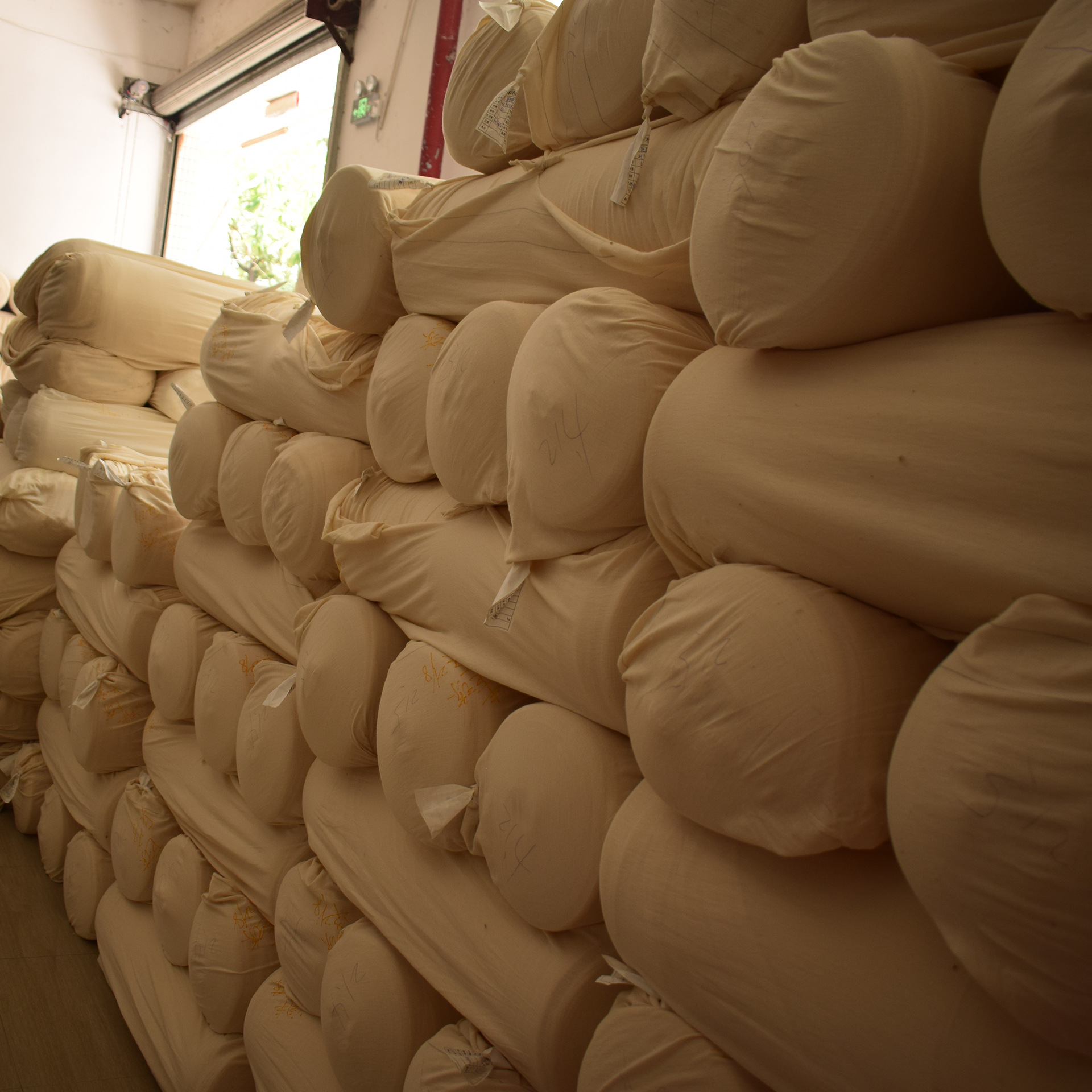 源头厂家 超薄棉盖丝平纹坯布 中小学校服园服胚布面料 160g