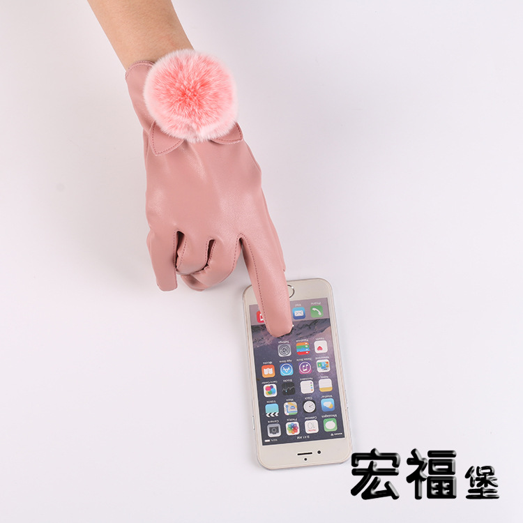 Otoño e invierno guantes cálidos Bola de piel de conejo de las mujeres engrosada de lana forrada a prueba de frío moda lindo montar guantes de cuero de la pantalla táctil de PU