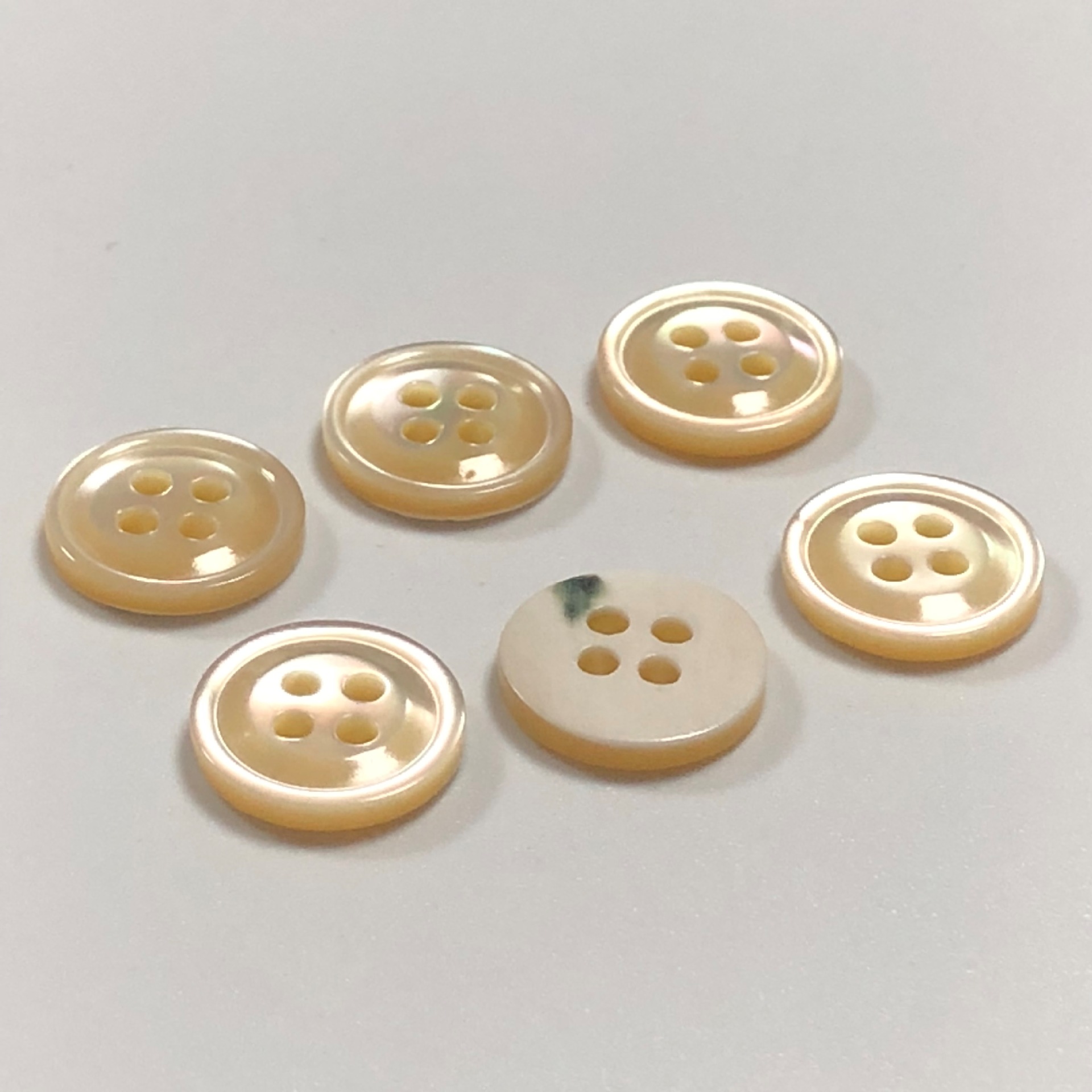 厂家直销天然塔罗贝壳纽扣圆边细边四眼扣男女衬衫扣批发定作LOGO