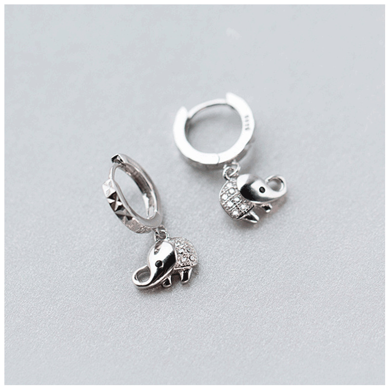 S925 pendientes de plata para mujeres coreanas de la serie de diamantes dulces pequeños pernos de orejas de elefante pendientes cortos joyas de orejas E2737
