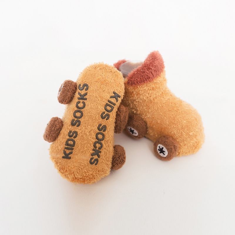 Otoño e invierno engrosado calcetines de bebé 0-3 años de edad niños de dibujos animados hilo de plumas coche antideslizante piso zapatos de bebé y calcetines