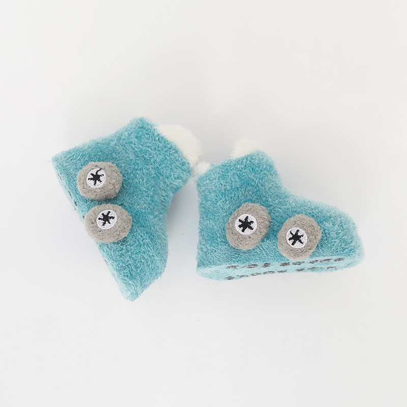 Otoño e invierno engrosado calcetines de bebé 0-3 años de edad niños de dibujos animados hilo de plumas coche antideslizante piso zapatos de bebé y calcetines