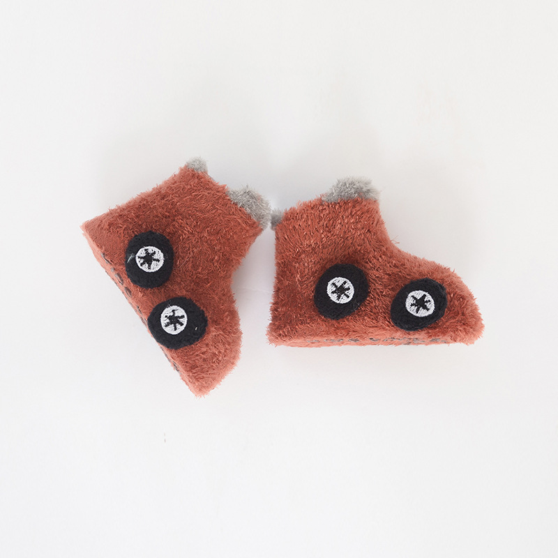 Otoño e invierno engrosado calcetines de bebé 0-3 años de edad niños de dibujos animados hilo de plumas coche antideslizante piso zapatos de bebé y calcetines