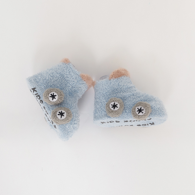 Otoño e invierno engrosado calcetines de bebé 0-3 años de edad niños de dibujos animados hilo de plumas coche antideslizante piso zapatos de bebé y calcetines