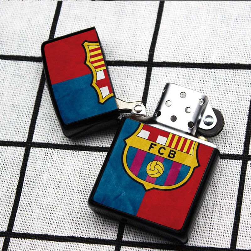 ヨーロッパのサッカーチームのライター、レトロでクリエイティブな個性的な灯油金属製クラブライター、デザインパターンのカスタマイズに対応|undefined