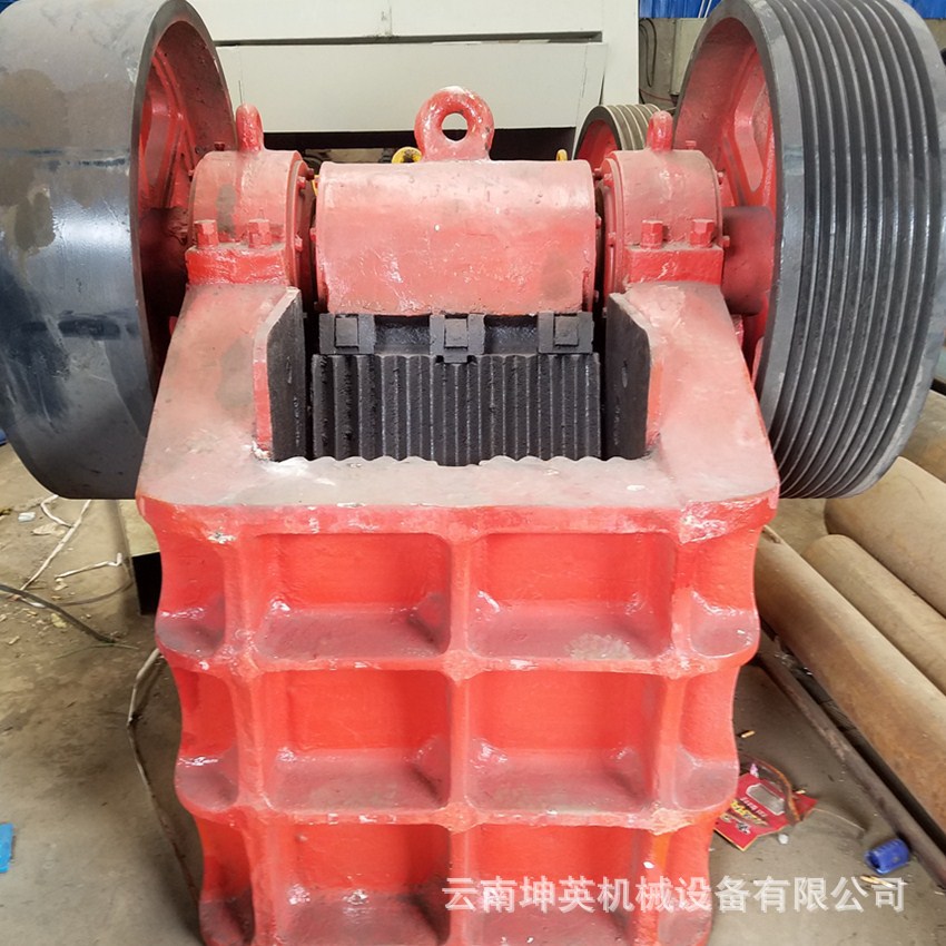 云南大型颚式破碎机 多功能矿石鄂破粉碎机 建筑垃圾水泥砸石机