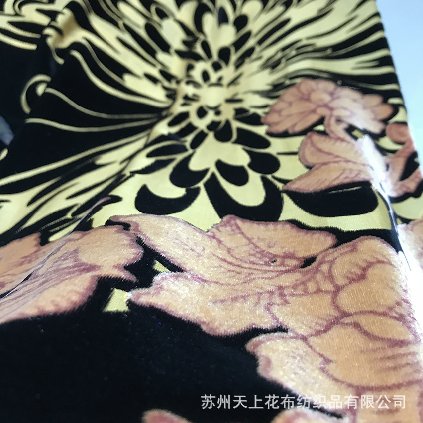 长期供应烧花丝绒蝴蝶大花纹锦绒烧花印花布秋冬女装长裙面料