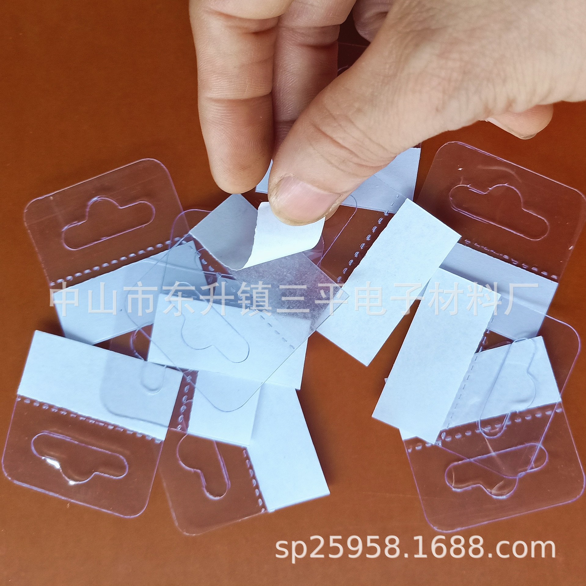 热销 飞机孔挂钩  PET塑料高粘无痕胶三角挂钩 PVC自粘展示钩