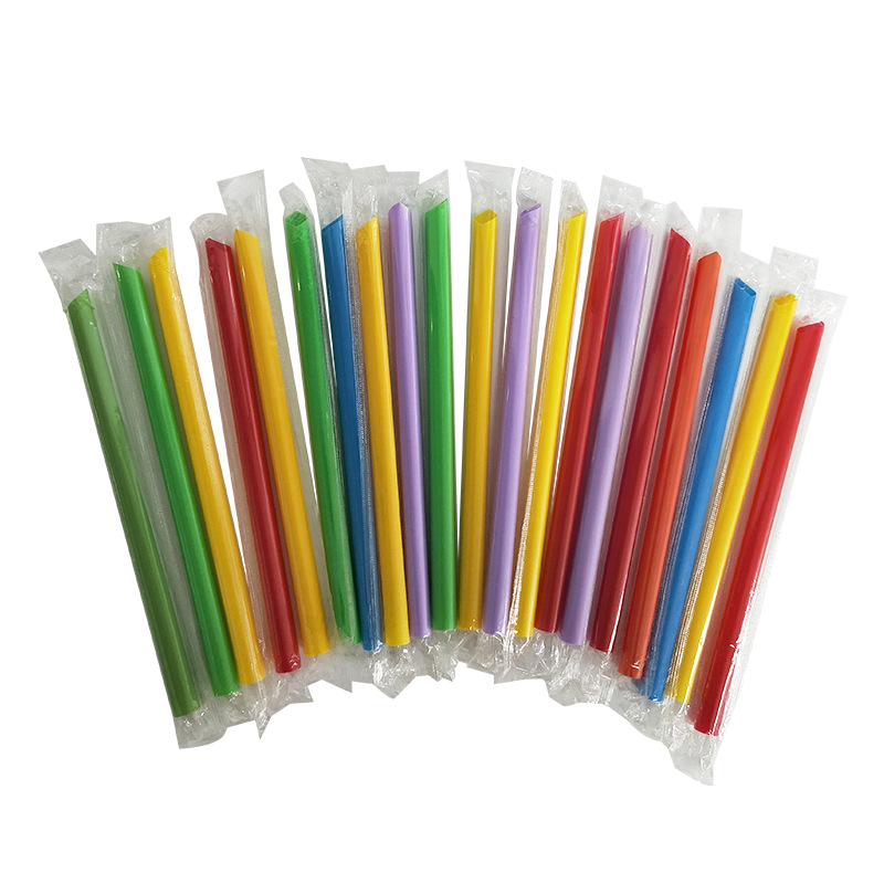 Pajitas de plástico desechables con revestimiento de película de colores variados del fabricante de Dongguan para bebidas, pajitas puntiagudas de plástico de calidad alimentaria y ecológicas en varios grosores.