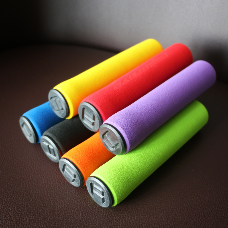 Cubierta de la manija de bicicleta de montaña antideslizante amortiguador de choque resistente al desgaste manija de la manija de color rojo esponja cubierta de la manija con el bloque de la manija