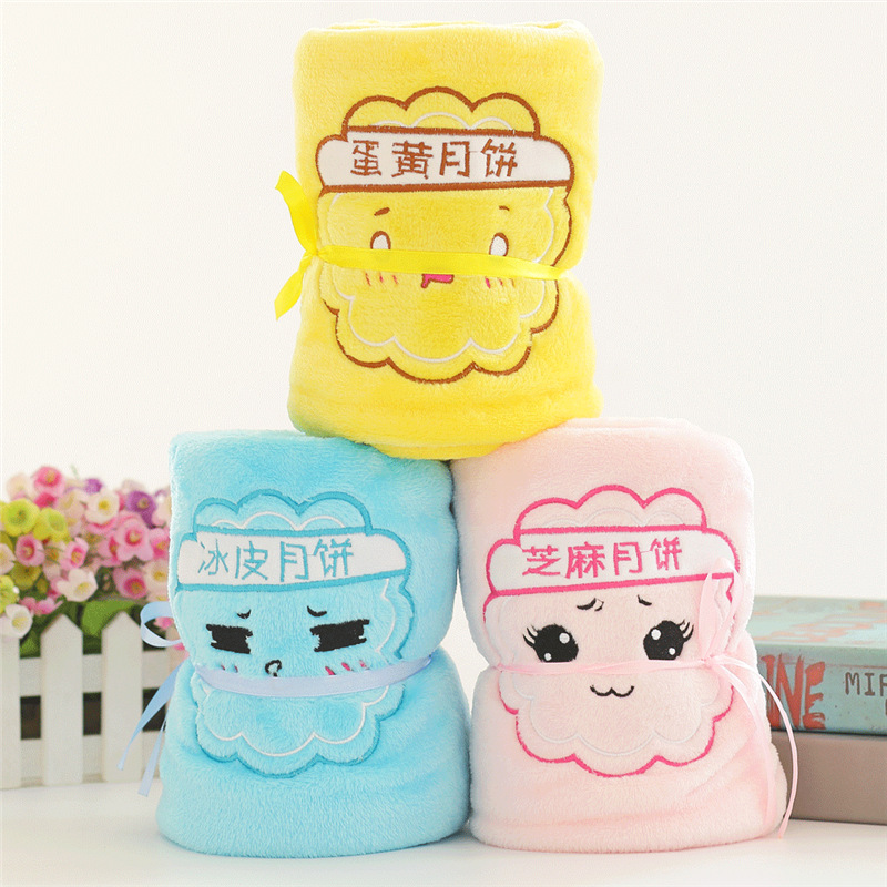 厂家直供中秋促销礼品 创意新款月饼毛毯法兰绒盖毯办公室午睡毯