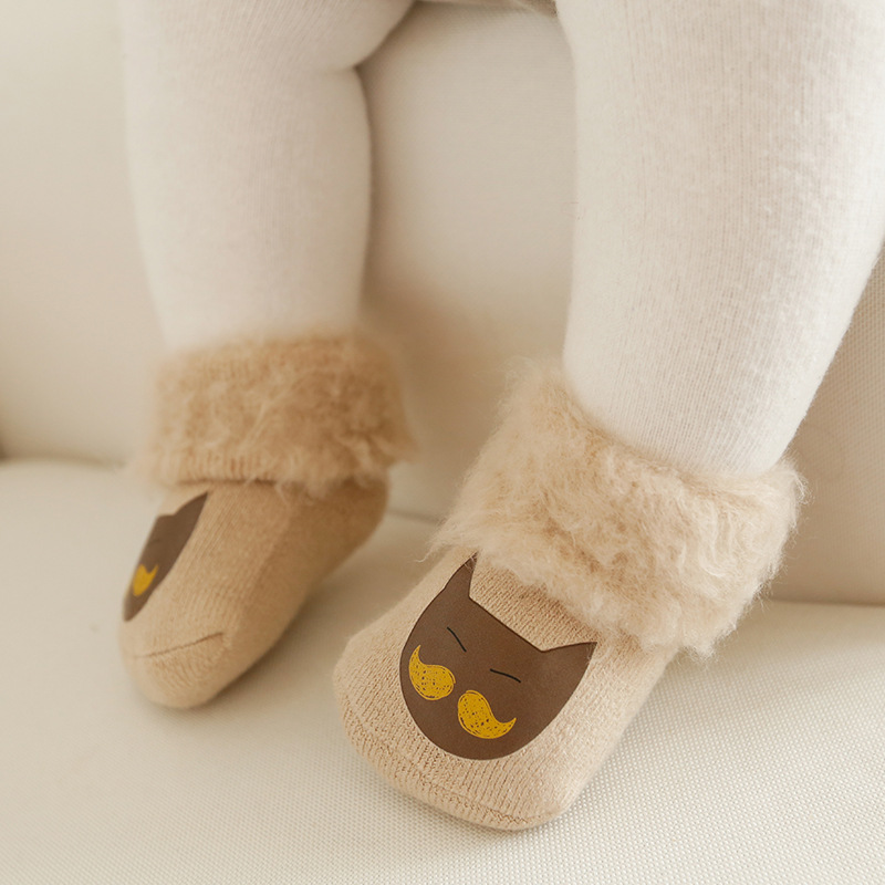 18 Otoño e Invierno Nuevos calcetines de bebé gruesos forrados con forro polar calcetines de bebé de tubo alto de dibujos animados 0-1-3-5 años calcetines de los niños