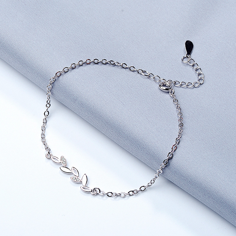 Lucky Leaf Versatile Bracelet for Women, Korean and Japanese Style, Simple, Elegant, Fresh, Sweet Jewelry, in Stock Wholesale