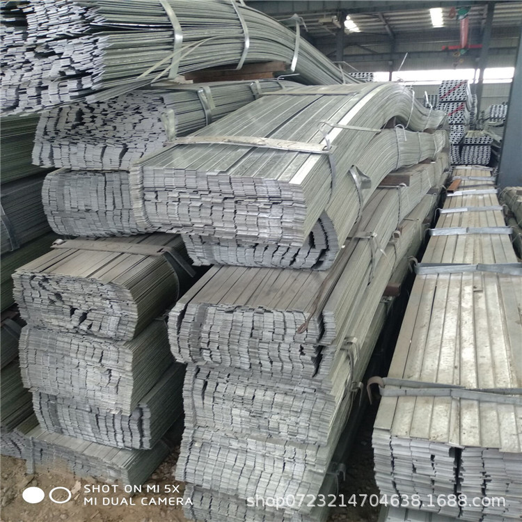 镀锌扁钢下料厂家  20*2  25*4   35*3 养殖场用 热镀锌扁铁 冲孔