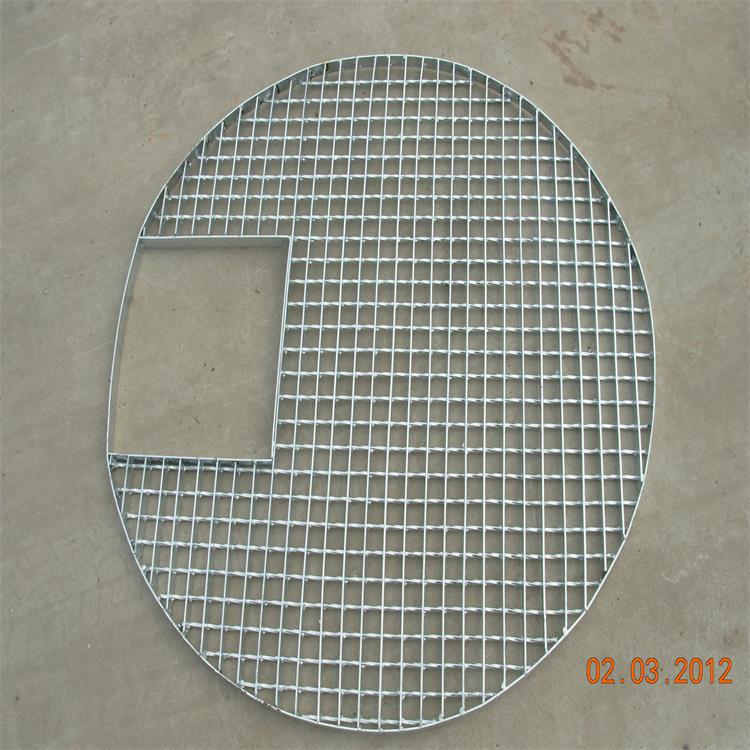 凭借优质的热镀锌G303钢格板质量，钢格板赢得了广大客户的赞誉