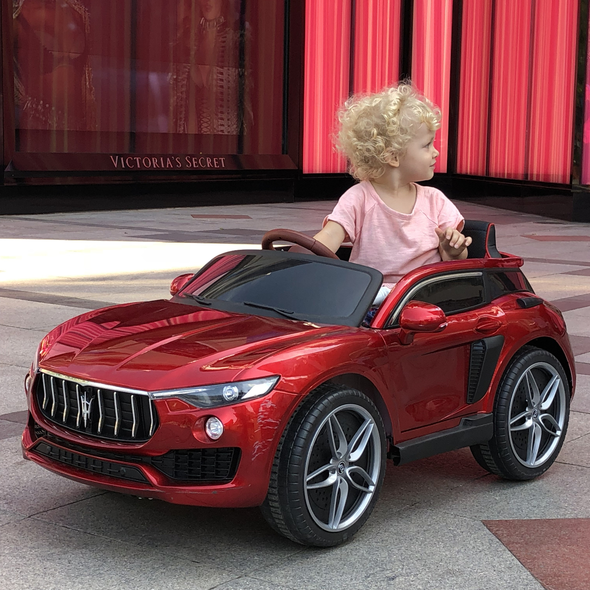 Запеченное лаковое вино красное кожаное сиденье