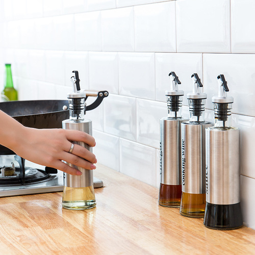 New creative stainless steel seasoning bottle leak-proof soy sauce bottle kitchen seasoning set home kitchen glass oil pot